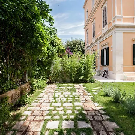 Maison Premiere * Λέτσε