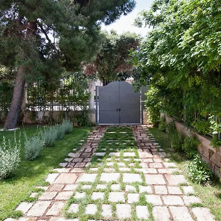 Maison Premiere Λέτσε